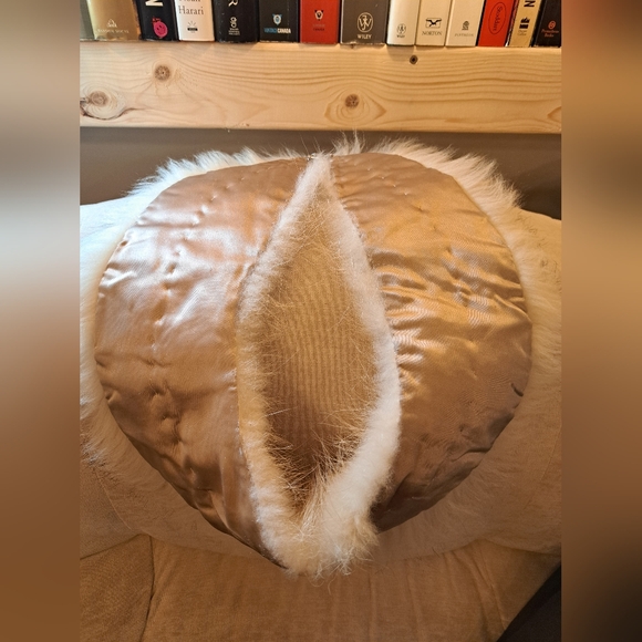 Real fur scarf shawl wrap, white fur with black tips, 40.5 inches long - Picture 4 of 15